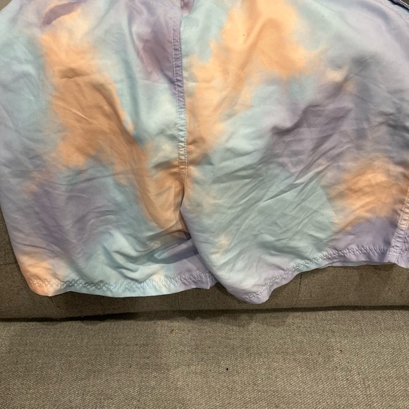 Tie die swim trunks - Picture 2 of 3
